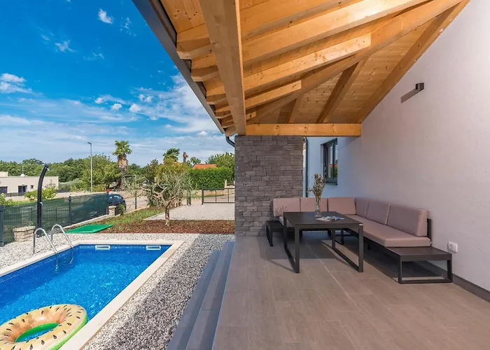 Дом отдыха Pleasant In Novigrad With Private Pool Новиград