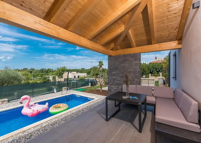 Дом отдыха Pleasant In Novigrad With Private Pool