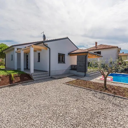 Dom wakacyjny Pleasant In Novigrad With Private Pool *