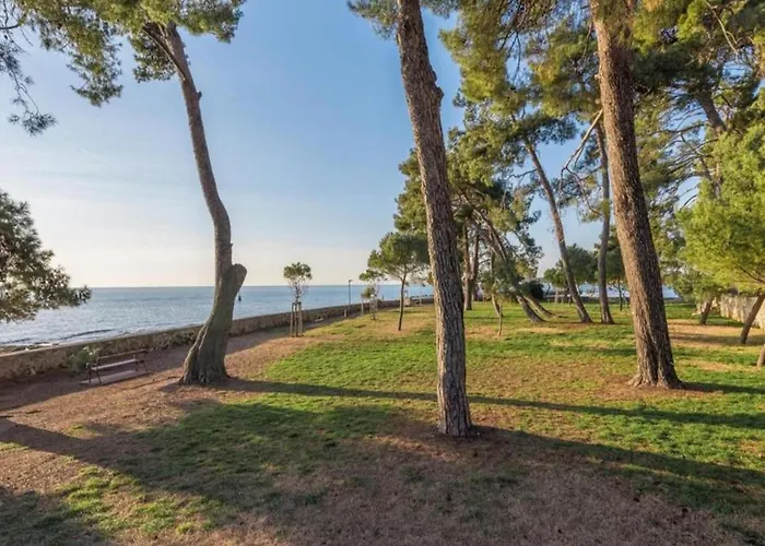 Pleasant In Novigrad With Private Pool בית נופש