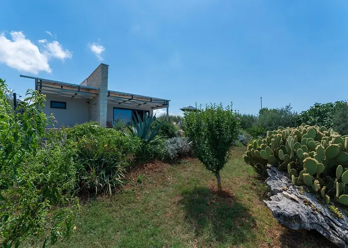 Pleasant In Novigrad With Private Pool Casa de Férias