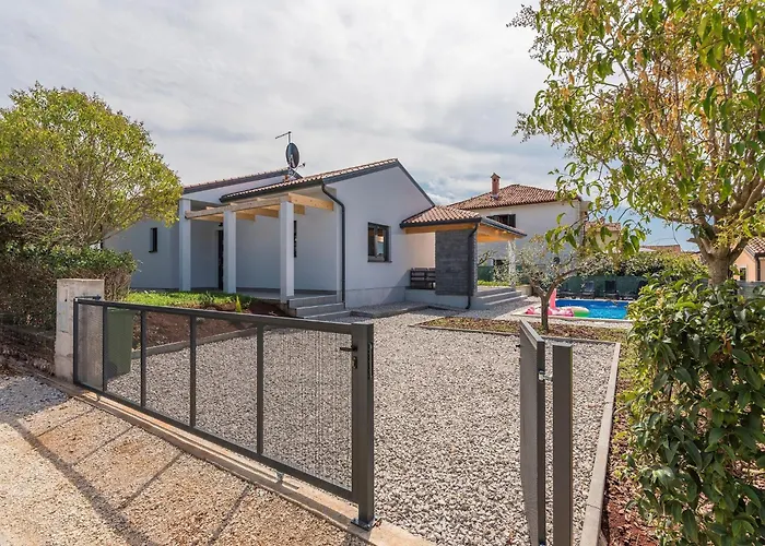 Casa de Férias Pleasant In Novigrad With Private Pool