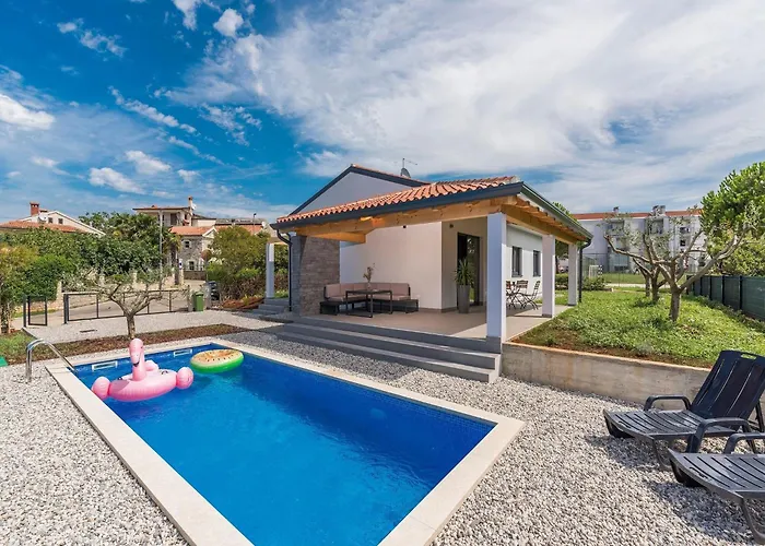 Casa de Férias Pleasant In Novigrad With Private Pool