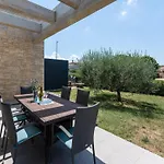 Pleasant In Novigrad With Private Pool Novigrad Istria