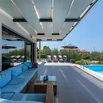 Pleasant In Novigrad With Private Pool بيت للعطل