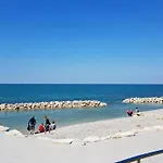 Pleasant In Novigrad With Private Pool بيت للعطل