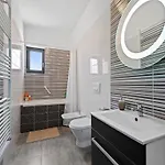 بيت للعطل Pleasant In Novigrad With Private Pool *