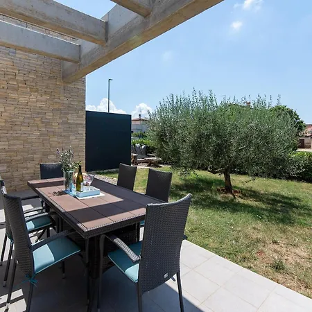 Pleasant In Novigrad With Private Pool Novigrad Istria