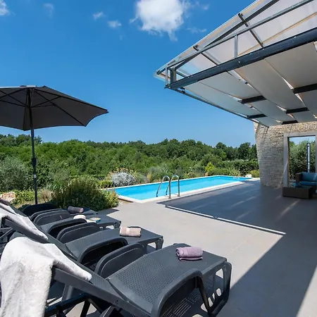 別荘 Pleasant In Novigrad With Private Pool *