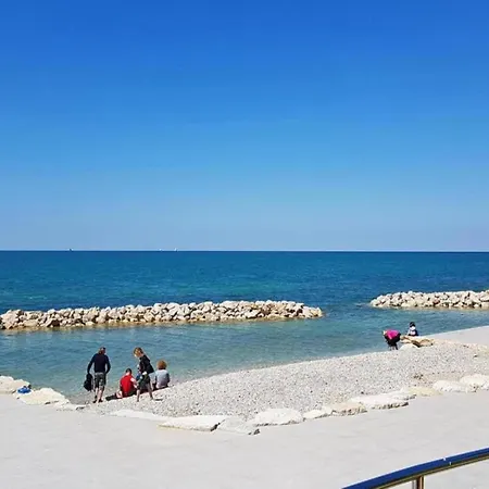 Pleasant In Novigrad With Private Pool 別荘