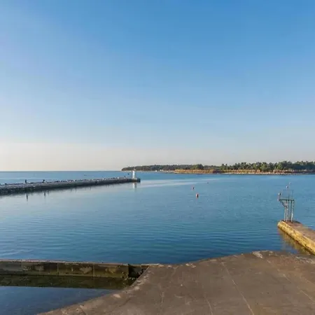 Pleasant In Novigrad With Private Pool Prázdninový dům