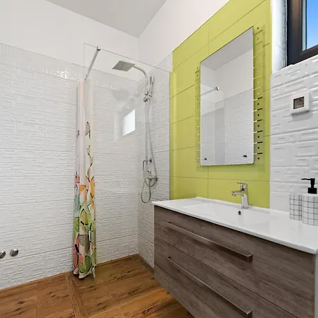 別荘 Pleasant In Novigrad With Private Pool *