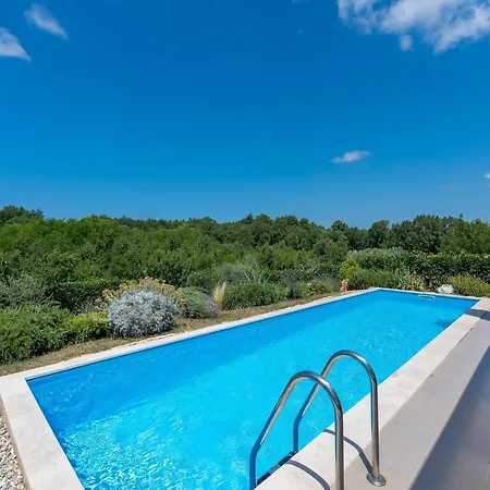 Prázdninový dům Pleasant In Novigrad With Private Pool
