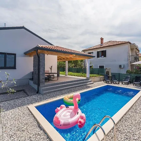 Pleasant In Novigrad With Private Pool Prázdninový dům