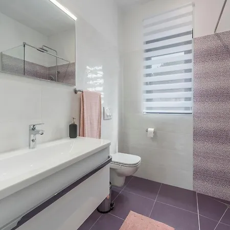 Pleasant In Novigrad With Private Pool *