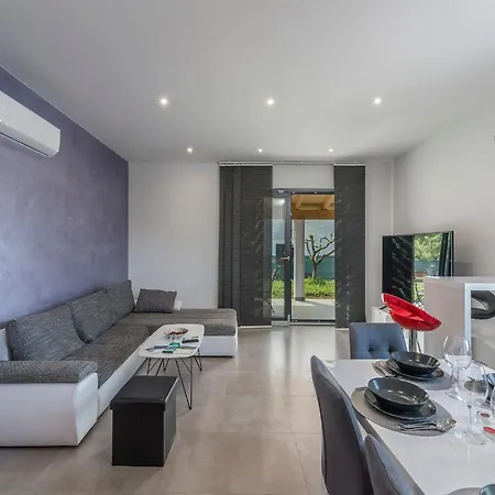 Pleasant In Novigrad With Private Pool Novigrad Istria