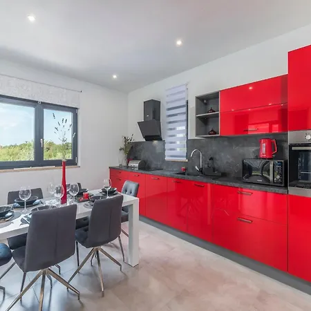 Pleasant In Novigrad With Private Pool Prázdninový dům *