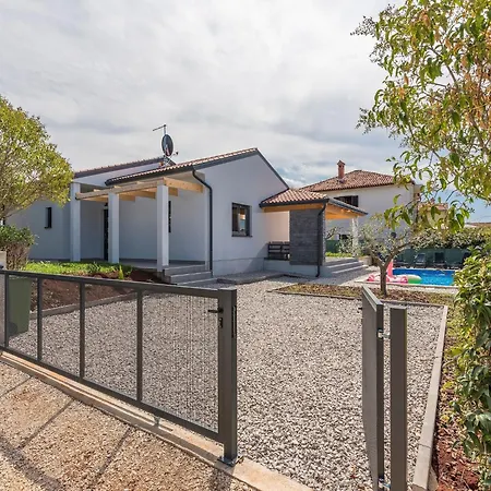Prázdninový dům Pleasant In Novigrad With Private Pool