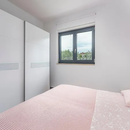 Pleasant In Novigrad With Private Pool Novigrad Istria