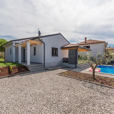 Pleasant In Novigrad With Private Pool Prázdninový dům