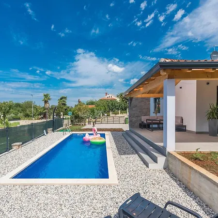 Pleasant In Novigrad With Private Pool *