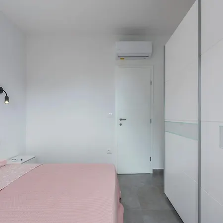 Pleasant In Novigrad With Private Pool Prázdninový dům