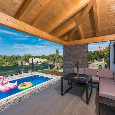 Pleasant In Novigrad With Private Pool Prázdninový dům *