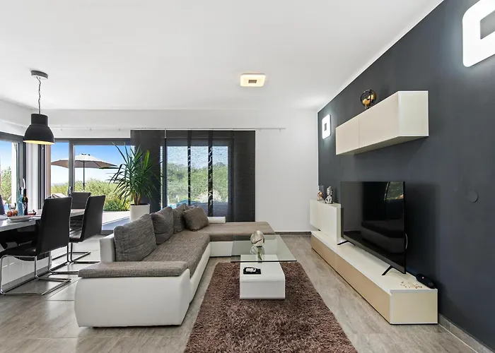 Pleasant In Novigrad With Private Pool *